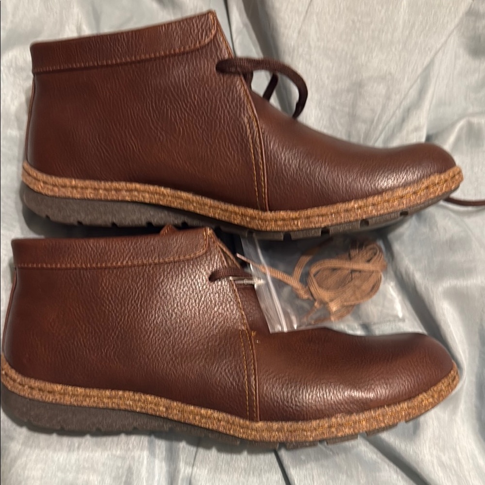 Brown Lace up Boots